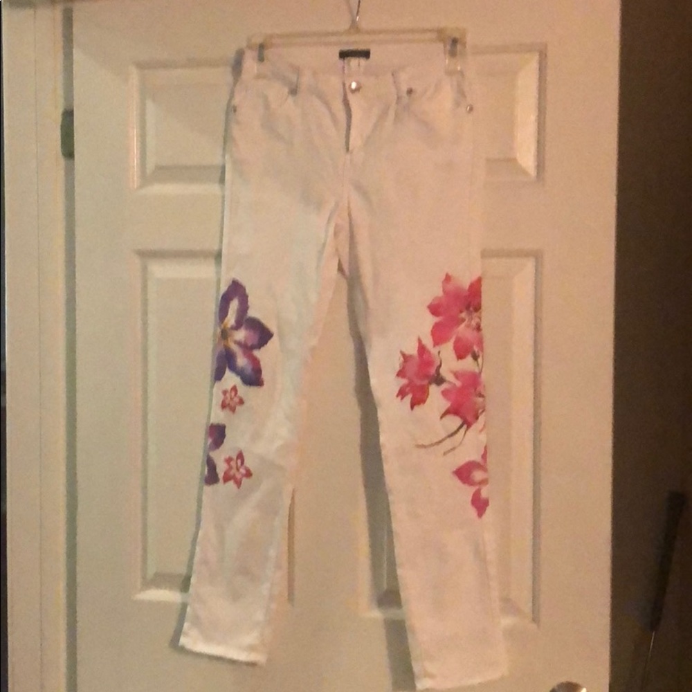 White flower detail jeans